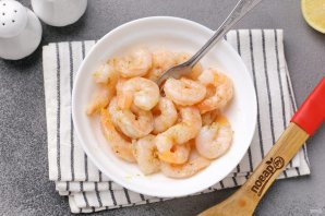 Салат с креветками и цукини