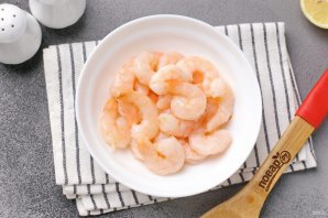 Салат с креветками и цукини