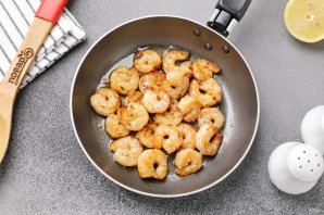 Салат с креветками и цукини