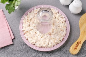 Салат с курицей и клюквой