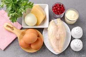 Салат с курицей и клюквой