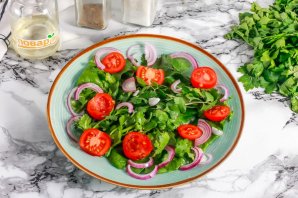 Салат с куриной печенью и кинзой