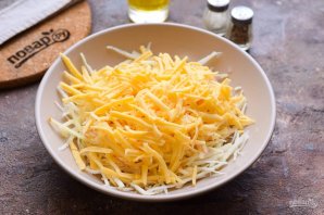 Салат с сельдереем и сыром