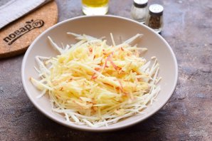 Салат с сельдереем и сыром