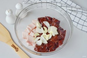 Шашлык из печени говядины на мангале