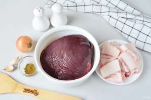 Шашлык из печени говядины на мангале