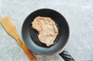 Шницель из свинины с яблоком