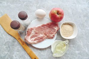 Шницель из свинины с яблоком