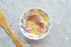 Шницель из свинины с яблоком