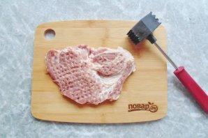 Шницель из свинины с яблоком