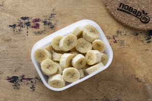 Смузи-боул с бананом и ягодами Смузи-боул с бананом и ягодами