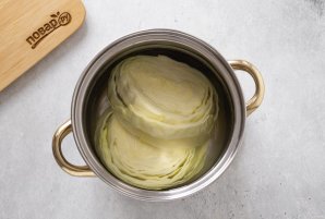 Стейки из капусты на сковороде