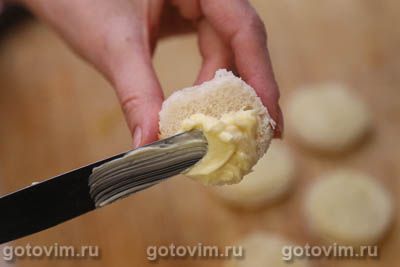 Тартинки с лимонным маслом и красной икрой Тартинки с лимонным маслом и красной икрой