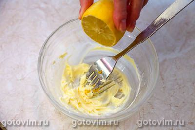 Тартинки с лимонным маслом и красной икрой Тартинки с лимонным маслом и красной икрой