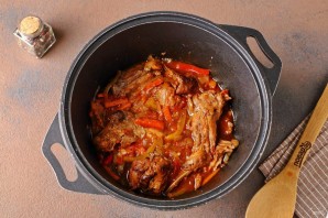 Тушёный кролик с фасолью