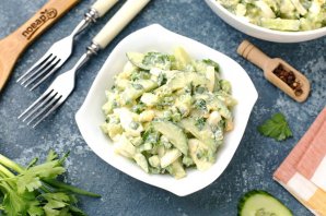 Весенний салат с огурцом и яйцом