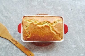 Заливной пирог с курицей и кабачком