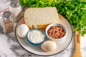 Бутерброды с тунцом и яйцом