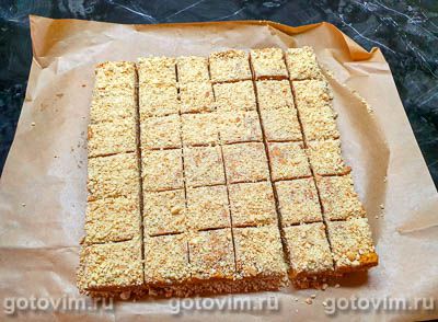 Десерт «Муравейник» с жареным миндалем Десерт «Муравейник» с жареным миндалем