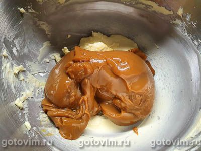 Десерт «Муравейник» с жареным миндалем Десерт «Муравейник» с жареным миндалем