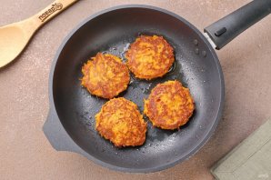 Диетические морковные оладьи