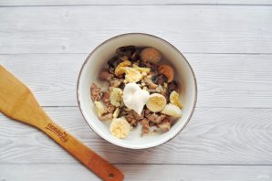 Фаршированные яйца с печенью и грибами