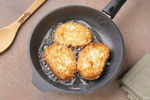 Гренки с яйцом и плавленым сыром