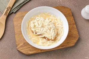 Гренки с яйцом и плавленым сыром