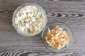 Яблоки запеченные с творогом, орехами и мёдом