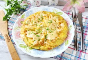 Яичница в лаваше на сковороде