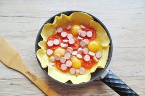 Яичница в лаваше на сковороде