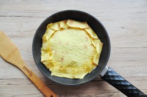 Яичница в лаваше на сковороде