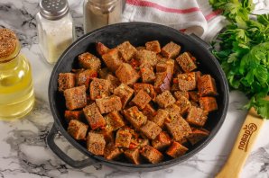 Кириешки из хлеба в духовке