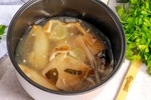 Колбаса из свиных шкурок