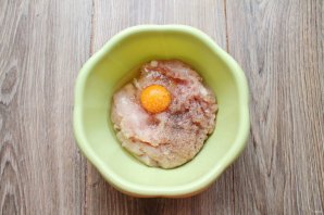 Куриные котлеты с кабачком в мультиварке