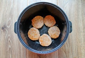 Куриные котлеты с кабачком в мультиварке