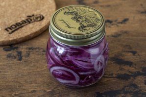 Маринованный лук для бургера