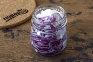 Маринованный лук для бургера