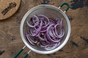 Маринованный лук для бургера