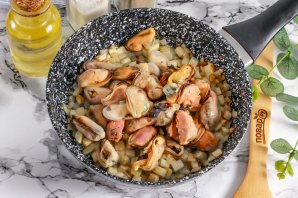 Мидии с сельдереем в сливочном соусе