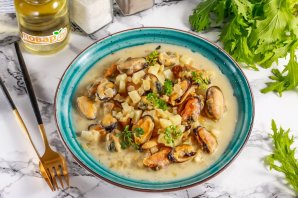 Мидии с сельдереем в сливочном соусе