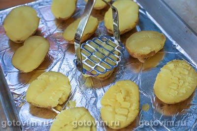 Мятая картошка в духовке с зеленью и моцареллой Мятая картошка в духовке с зеленью и моцареллой