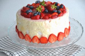 Муссовый торт с лимоном и клубникой