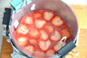 Муссовый торт с лимоном и клубникой