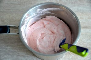 Муссовый торт с лимоном и клубникой