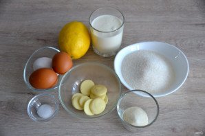 Муссовый торт с лимоном и клубникой