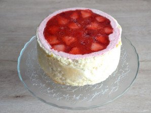 Муссовый торт с лимоном и клубникой