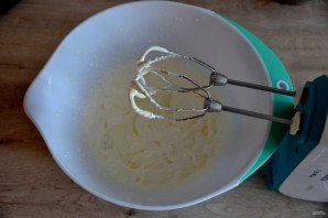 Муссовый торт с лимоном и клубникой