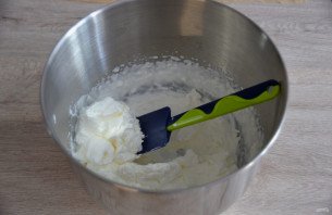 Муссовый торт с лимоном и клубникой