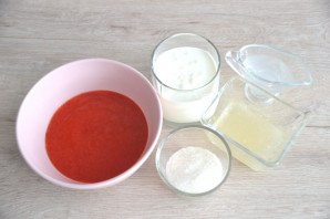 Муссовый торт с лимоном и клубникой